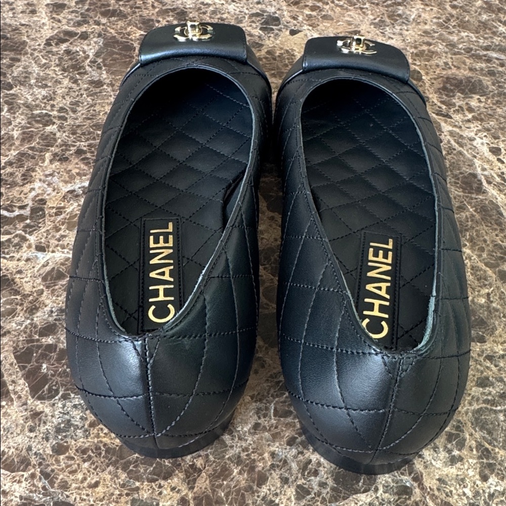 CHANEL Black Quilted Leather Ballet Flats with Gold CC Logo - Picture 3 of 10